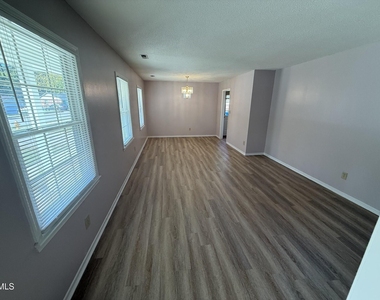5224 Round Hill Lane - Photo Thumbnail 13