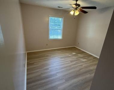 5224 Round Hill Lane - Photo Thumbnail 12