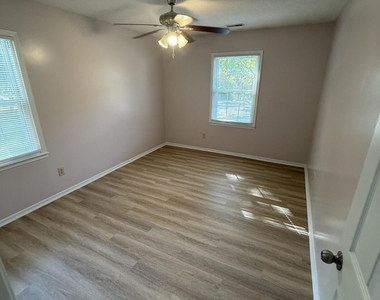 5224 Round Hill Lane - Photo Thumbnail 17