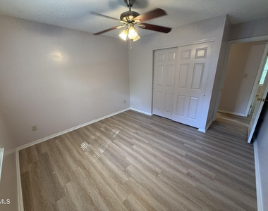5224 Round Hill Lane - Photo Thumbnail 16