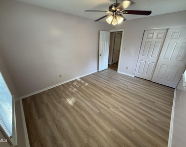 5224 Round Hill Lane - Photo Thumbnail 9