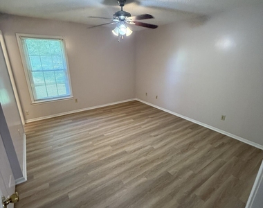 5224 Round Hill Lane - Photo Thumbnail 7