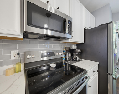 8725 Camden Park Drive - Photo Thumbnail 10