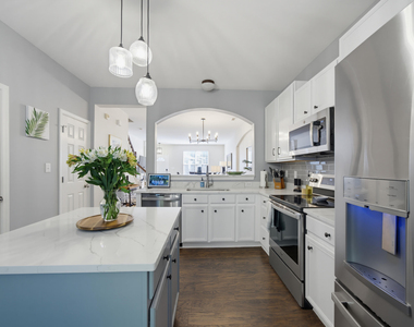 8725 Camden Park Drive - Photo Thumbnail 12