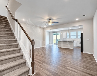 160 Royal Star Way - Photo Thumbnail 4