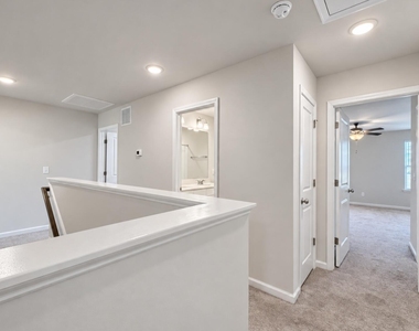 160 Royal Star Way - Photo Thumbnail 25