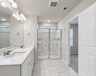 160 Royal Star Way - Photo Thumbnail 32