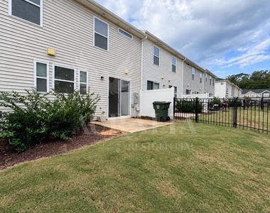 160 Royal Star Way - Photo Thumbnail 8