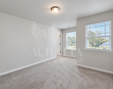 160 Royal Star Way - Photo Thumbnail 26