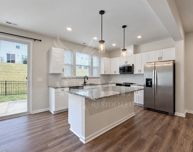 160 Royal Star Way - Photo Thumbnail 6
