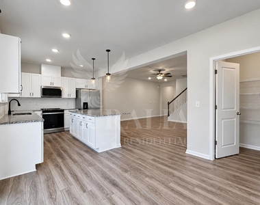 160 Royal Star Way - Photo Thumbnail 9