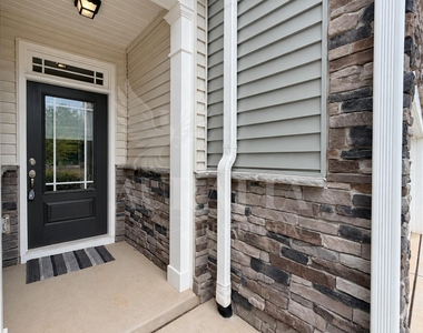 160 Royal Star Way - Photo Thumbnail 2