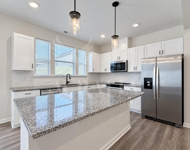 160 Royal Star Way - Photo Thumbnail 37