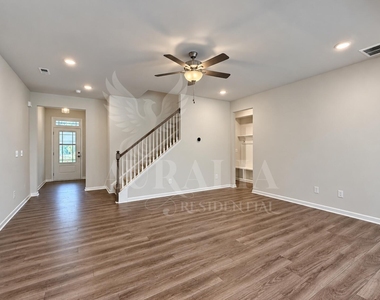 160 Royal Star Way - Photo Thumbnail 14