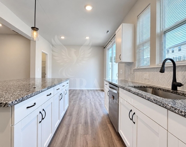 160 Royal Star Way - Photo Thumbnail 12