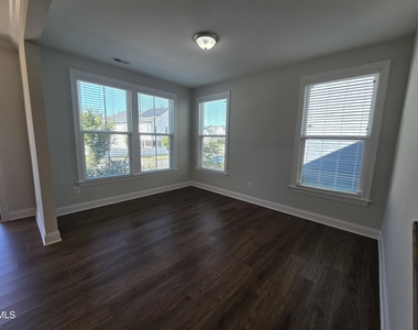 421 Hawkeye Drive - Photo Thumbnail 12