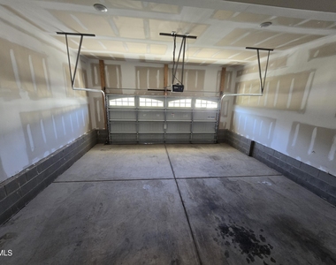 421 Hawkeye Drive - Photo Thumbnail 31