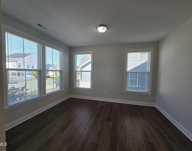 421 Hawkeye Drive - Photo Thumbnail 8