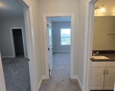 421 Hawkeye Drive - Photo Thumbnail 39