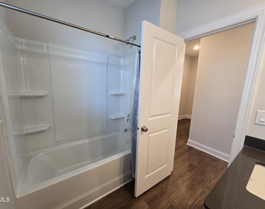 421 Hawkeye Drive - Photo Thumbnail 29