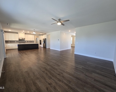 421 Hawkeye Drive - Photo Thumbnail 14