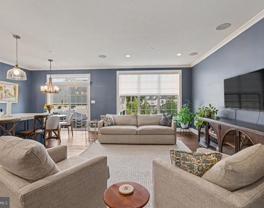 202 Ella Lane - Photo Thumbnail 4