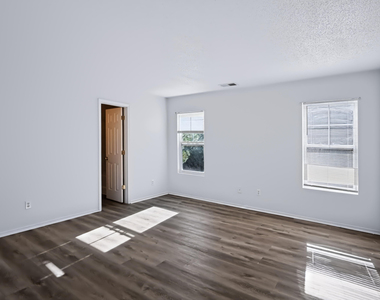956 Mailwood Drive - Photo Thumbnail 5