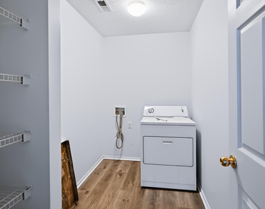 956 Mailwood Drive - Photo Thumbnail 7