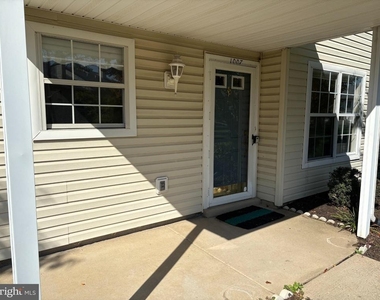 1007 Waterford Road - Photo Thumbnail 3
