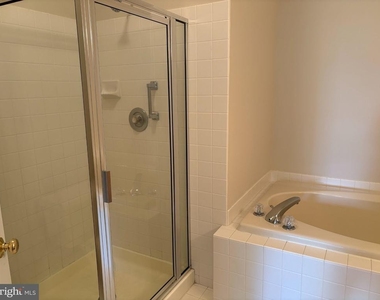 1007 Waterford Road - Photo Thumbnail 14