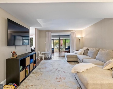 226 Farleigh Court - Photo Thumbnail 3