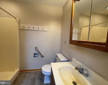 1 New Jersey Ave - Photo Thumbnail 7