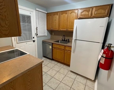 40 Lee Street - Photo Thumbnail 7