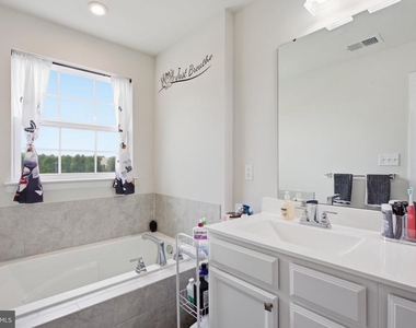 108 Freedom Way - Photo Thumbnail 14