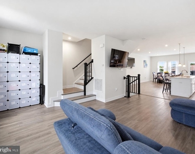 108 Freedom Way - Photo Thumbnail 4