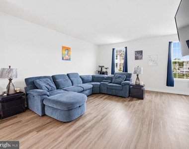 108 Freedom Way - Photo Thumbnail 2