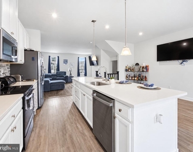 108 Freedom Way - Photo Thumbnail 9