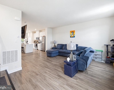 108 Freedom Way - Photo Thumbnail 5