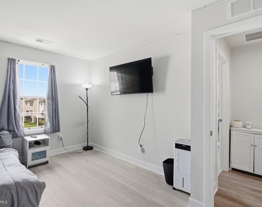 108 Freedom Way - Photo Thumbnail 21