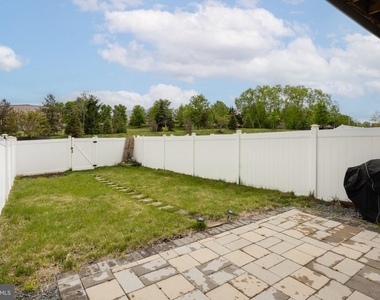 108 Freedom Way - Photo Thumbnail 36