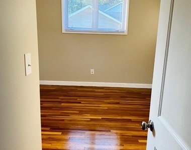 1703 Hollywood Avenue - Photo Thumbnail 5