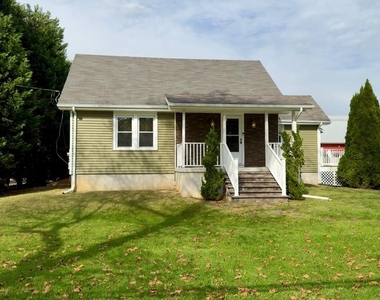 990 Elm Road - Photo Thumbnail 5