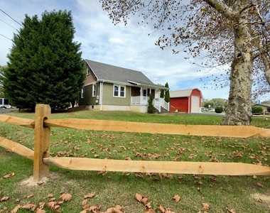 990 Elm Road - Photo Thumbnail 3