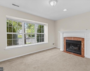 1401 Delancey Way - Photo Thumbnail 4