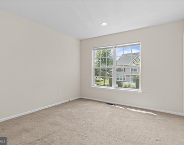 1401 Delancey Way - Photo Thumbnail 28