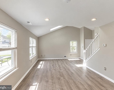 8 Ridgewood Way - Photo Thumbnail 4