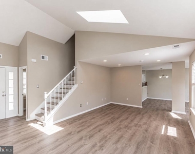 8 Ridgewood Way - Photo Thumbnail 2