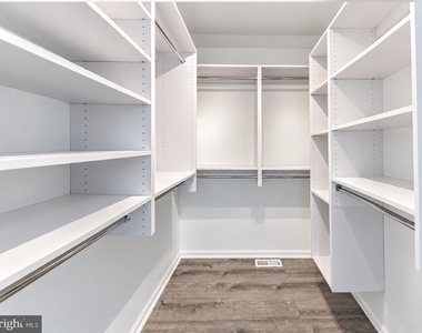 8 Ridgewood Way - Photo Thumbnail 11