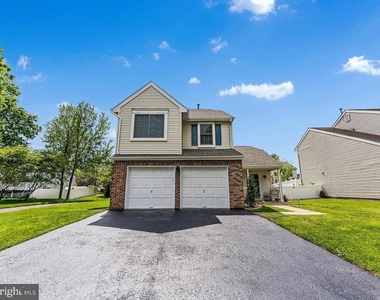 8 Ridgewood Way - Photo Thumbnail 1