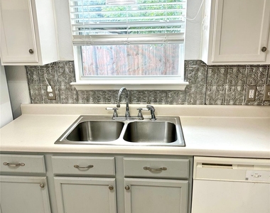 5521 Liberton Ln - Photo Thumbnail 6